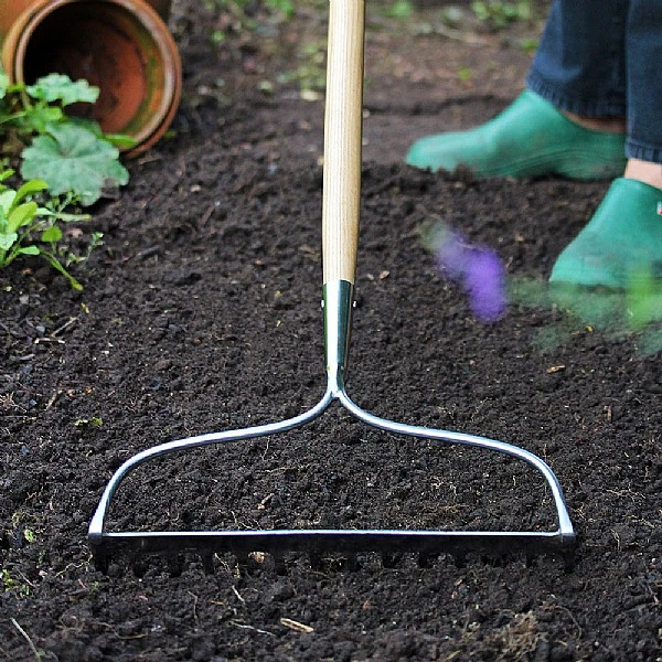 Kent & Stowe Stainless Steel Long Handled Soil Rake 3 Kent & Stowe Stainless Steel Long Handled Soil Rake - Image 3