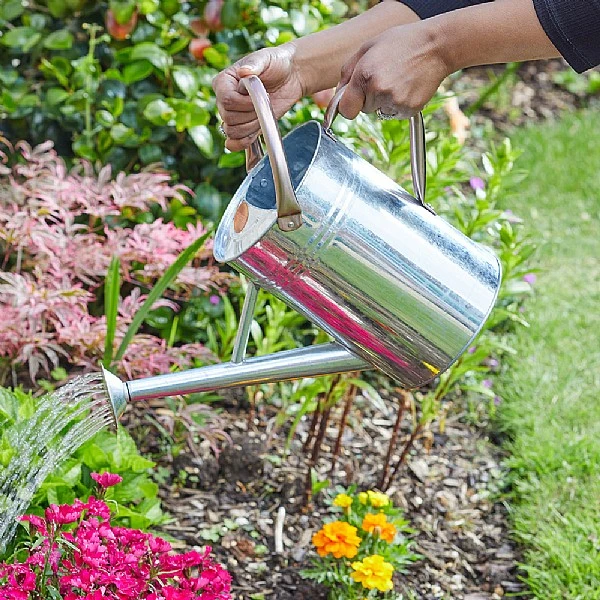 Smart Garden 4.5L Galvanised Steel Watering Can - Various Colours 6 Smart Garden 4.5L Galvanised Steel Watering Can - Various Colours - Image 6